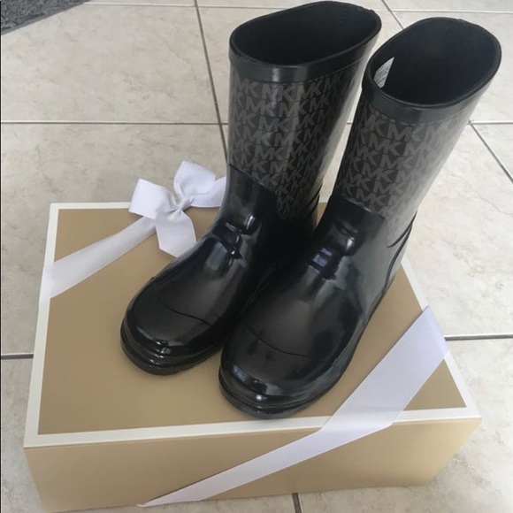 Michael Kors boots - Picture 1 of 4